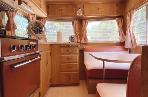 Ennis RV Rental | The Range Vintage Trailer Resort