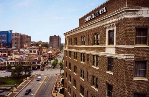 Country Club Plaza Area Hotel | The Raphael Hotel, Autograph Collection