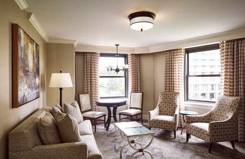 Country Club Plaza Area Hotel | The Raphael Hotel, Autograph Collection