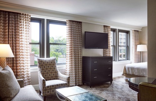 Country Club Plaza Area Hotel | The Raphael Hotel, Autograph Collection