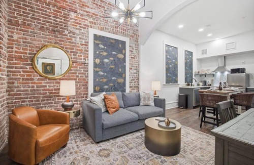 Downtown Jacksonville Apartment | The Raven Hotel 1st Floor - Pool OnSite Parking