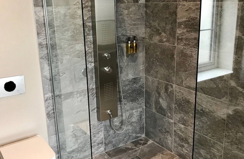 Corby Hotel | The Raven Hotel - Inn