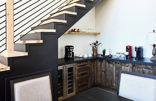 Alpine Cabin | The Raven House, beautiful mountain views, Sleeps 10!