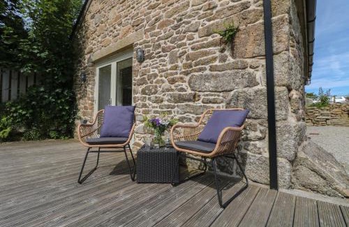 Helford Passage House | The Reading Room