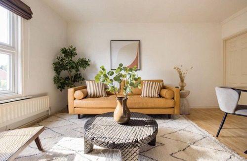 Earley Apartment | The Reading Wonder - Stunning 2BDR Flat with Parking