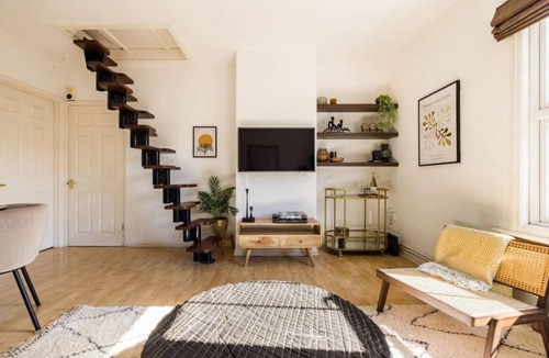 Earley Apartment | The Reading Wonder - Stunning 2BDR Flat with Parking