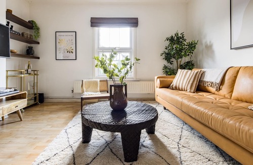 Earley Apartment | The Reading Wonder - Stunning 2BDR Flat with Parking