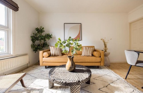 Earley Apartment | The Reading Wonder - Stunning 2BDR Flat with Parking