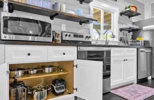 Walkers Holly Hill House | The Real McCoy: Historical Charm w/Pool, Views