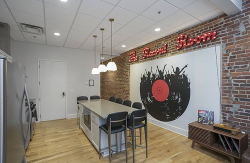 Downtown Nashville Condo | The Record Room -steps to Broadway & Printer’s Alley
