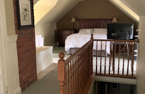Queenston Bed & Breakfast | The Red Coat Bed & Breakfast