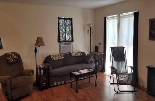 Geneva House | The Red House-Ten minutes to San Augustine boat launch at Sam Rayburn Lake
