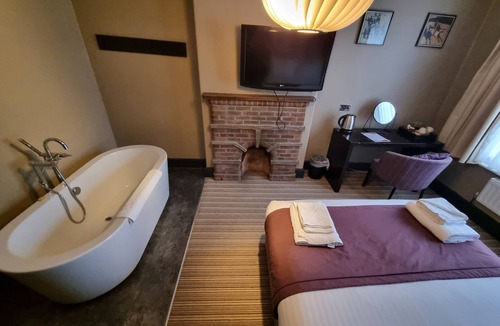 Cambridge Hotel | The Red Lion