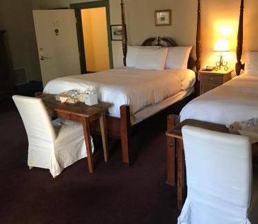 Cohasset Hotel | The Red Lion Inn