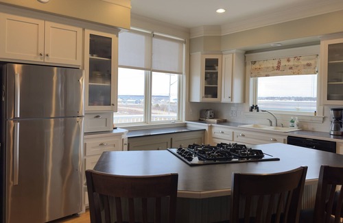 North Rustico House | The Red Rock Beach House 🌊 Relax, Unwind & Enjoy! *Reduced Winter Rates!*
