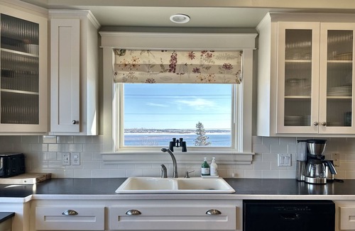 North Rustico House | The Red Rock Beach House 🌊 Relax, Unwind & Enjoy! *Reduced Winter Rates!*