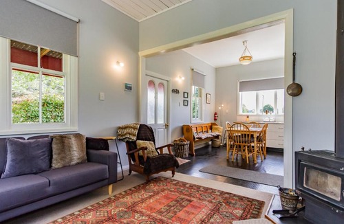 Raurimu House | The Red Rooster Cottage