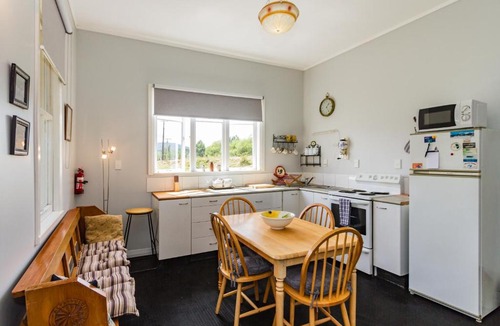 Raurimu House | The Red Rooster Cottage