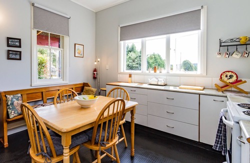 Raurimu House | The Red Rooster Cottage