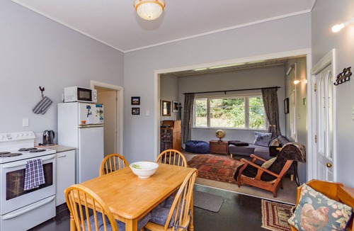 Raurimu House | The Red Rooster Cottage