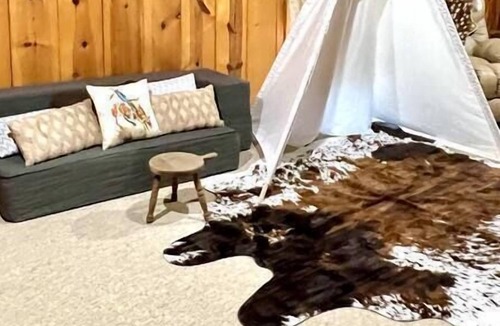 Center Point House | The Red Rooster Lodge