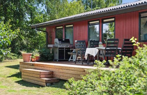 Hoeve Strand House | The Red Summer House With The Lush Garden At Asnæs
