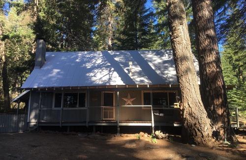 Klamath Lake Cabin | THE REDBAND CABIN - 2 acres at Rocky Point on Klamath Lake - Boat, hike, fish!