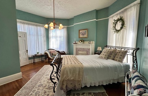 Guthrie Bed & Breakfast | The Redbud Room at The Judges Chambers