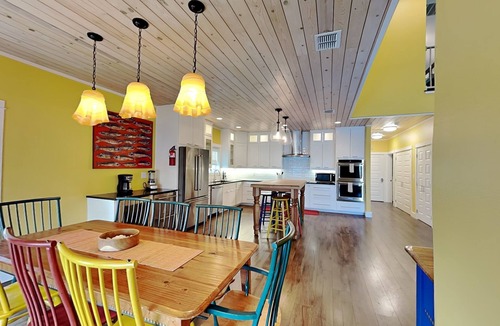 Rockport House | The Reel McCoy | Dog Friendly + Lighted Pier & Pool!