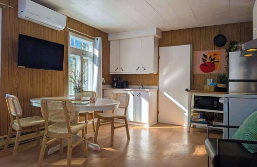 Saint-Tite-des-Caps Ski Chalet | The Refuge between 2 Mountains - Spa, BBQ & Peace!