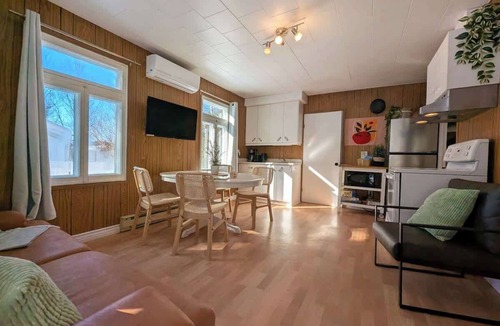 Saint-Tite-des-Caps Ski Chalet | The Refuge between 2 Mountains - Spa, BBQ & Peace!