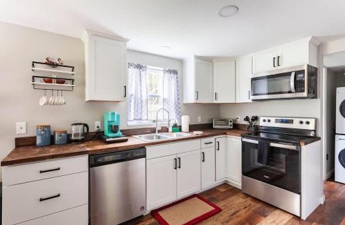 Gainesville House | The Refuge on 5th - Pets , Patio & Firepit