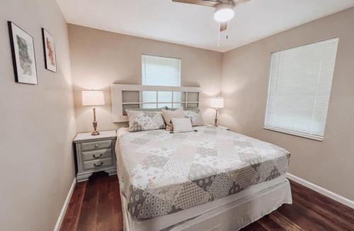 Gainesville House | The Refuge on 5th - Pets , Patio & Firepit