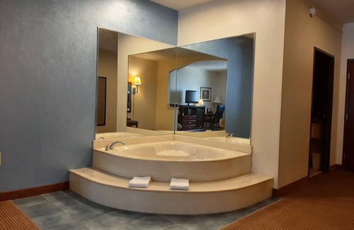 Carthage Hotel | The Regal Hotel