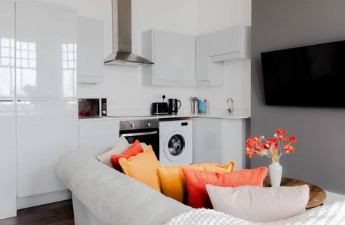 Southend-on-Sea Apartment | The Regency | Spacious Seafront Studio w/Terrace!