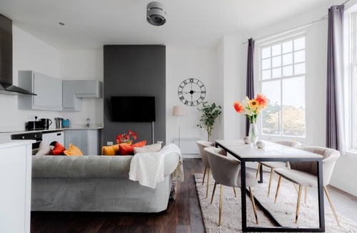 Southend-on-Sea Apartment | The Regency | Spacious Seafront Studio w/Terrace!