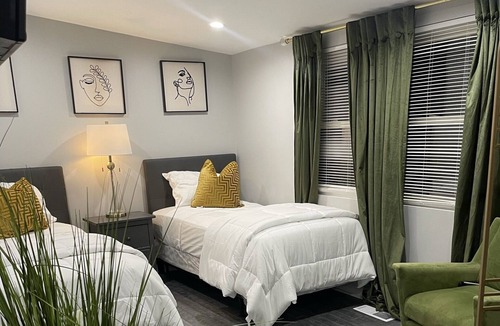 Frankford House | The Remix Quaters