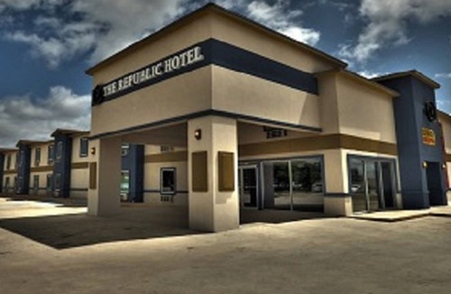 Big Lake Condo | The Republic Hotel