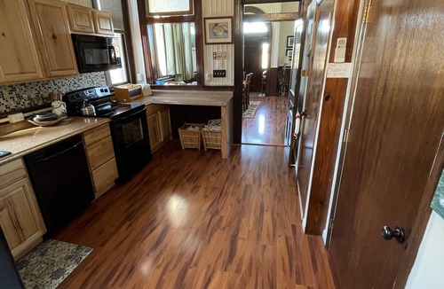 Capeville House | The Reserve Lodge” Fish-Beach-Play-Stay