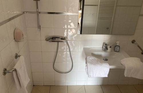 Perouges Hotel | The Resid For Calixte