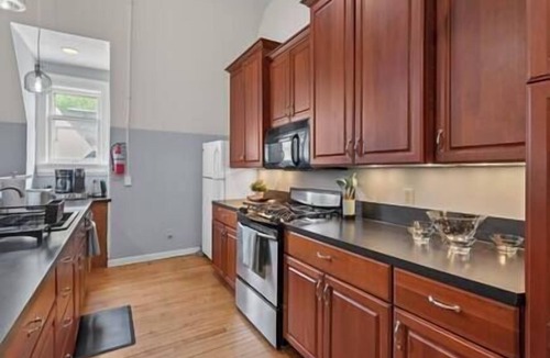 Milwaukee Apartment | The Residence at Uplifting Mansion