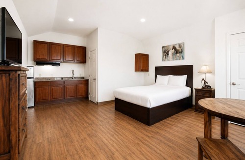 Big Lake Hotel | The Resource Inn