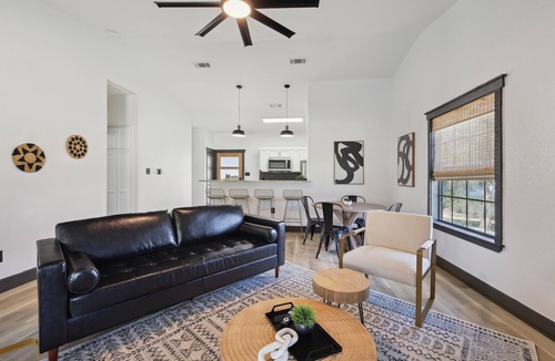 Graford House | The Retreat 10: Moonlight Ridge | Pet Friendly