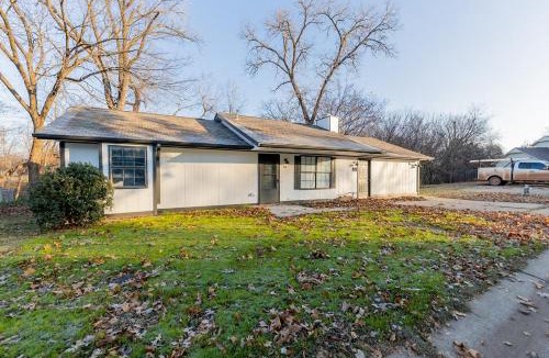 Stillwater Villa | The Retreat a cozy villa with views near campus, gourmet kitchen