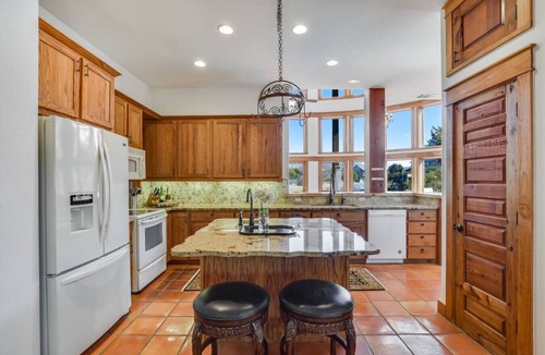 Barton Creek Highlands House | The Retreat at Crystal Creek - 8 miles to Downtown