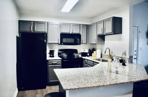 The Woodlands Apartment | ⭐️ THE RETREAT FLOWER TREE 2.0 (SELFIE-STATION)