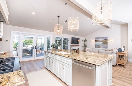 Lake Hodges House | The Retreat: Game Room, Pool Table, Pool & Hot tub