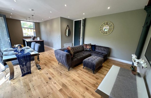 Ainley Top Apartment | The Retreat