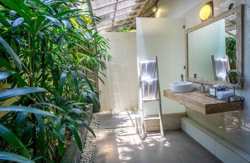 Batubelig Villa | The Retreat - Lush Private Garden