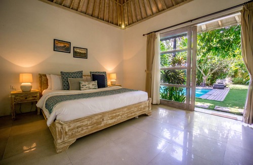 Batubelig Villa | The Retreat - Lush Private Garden